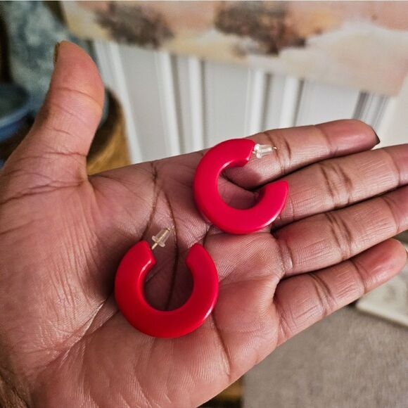 Retro Vintage Red Chunky Style Flat Hoop Statement Earrings. - Picture 12 of 15